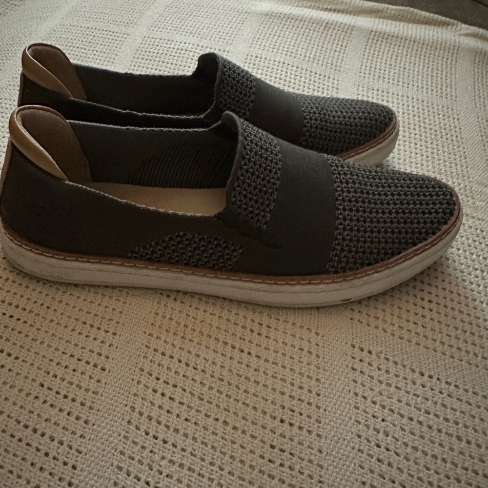 UGG Black Knit Flats - Picture 6 of 14
